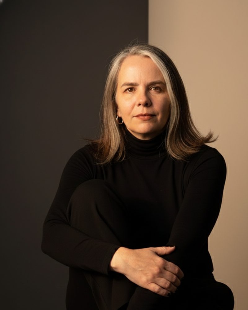 Retrato de Lyziane Menezes sentada
